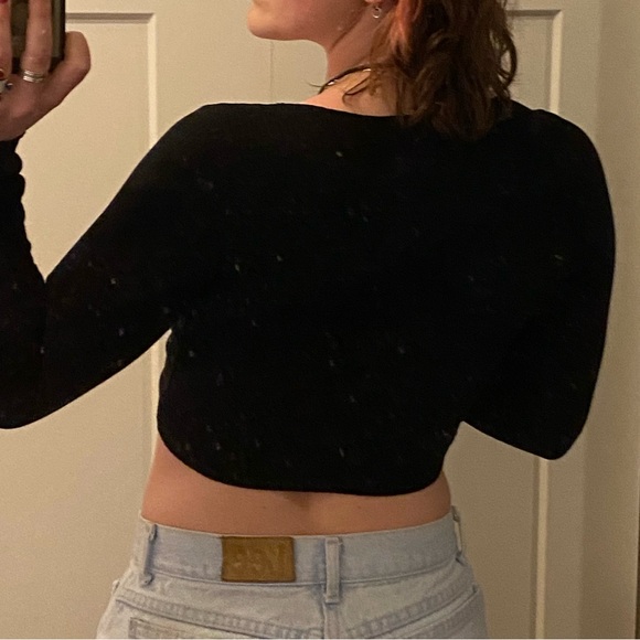 Long sleeve front tie top! - Picture 4 of 5